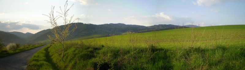 Tužina- okolité hory jar 2008.jpg